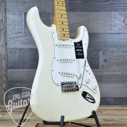 Fender Vintera III Late 60s Stratocaster - Olympic White with Gigbag