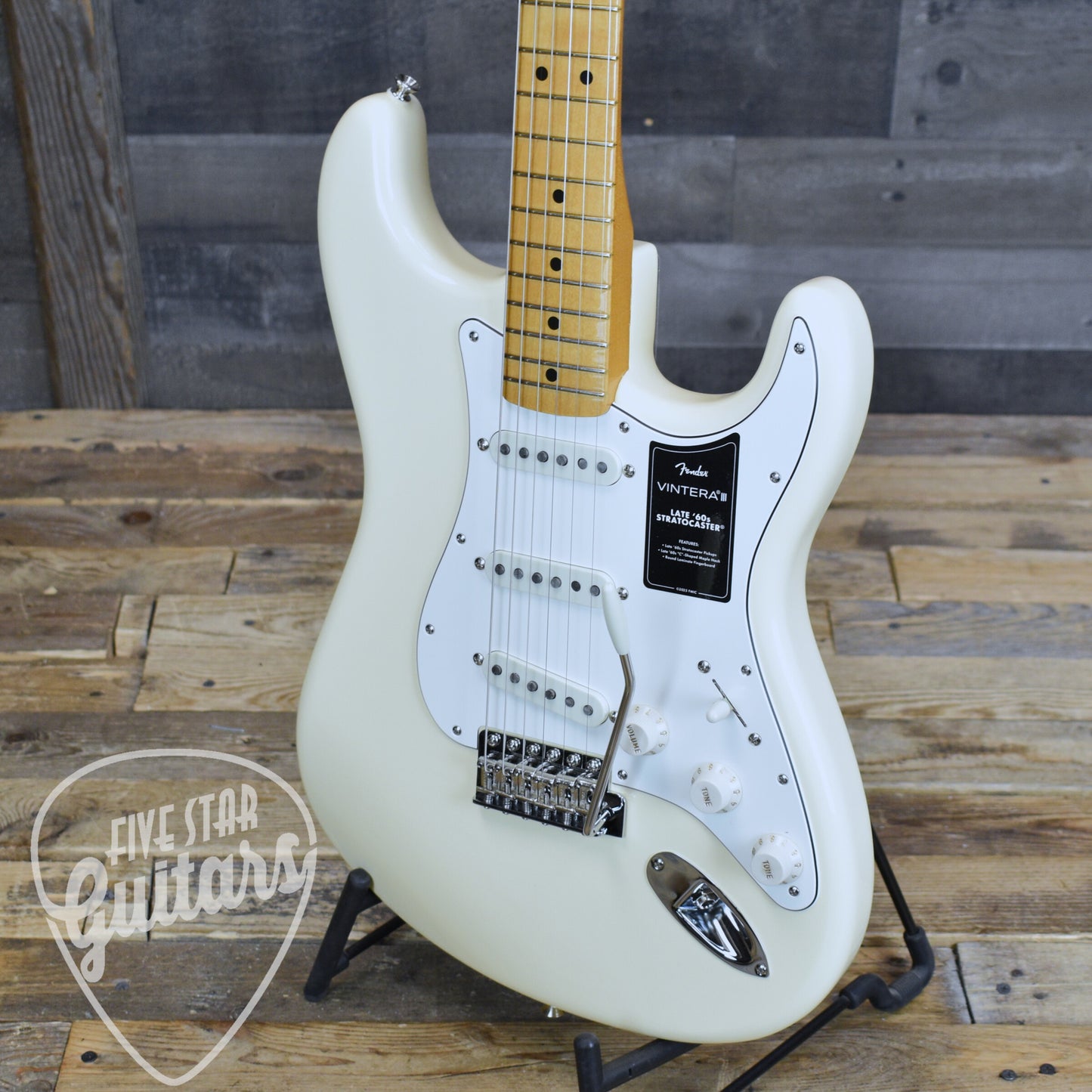 Fender Vintera III Late 60s Stratocaster - Olympic White with Gigbag