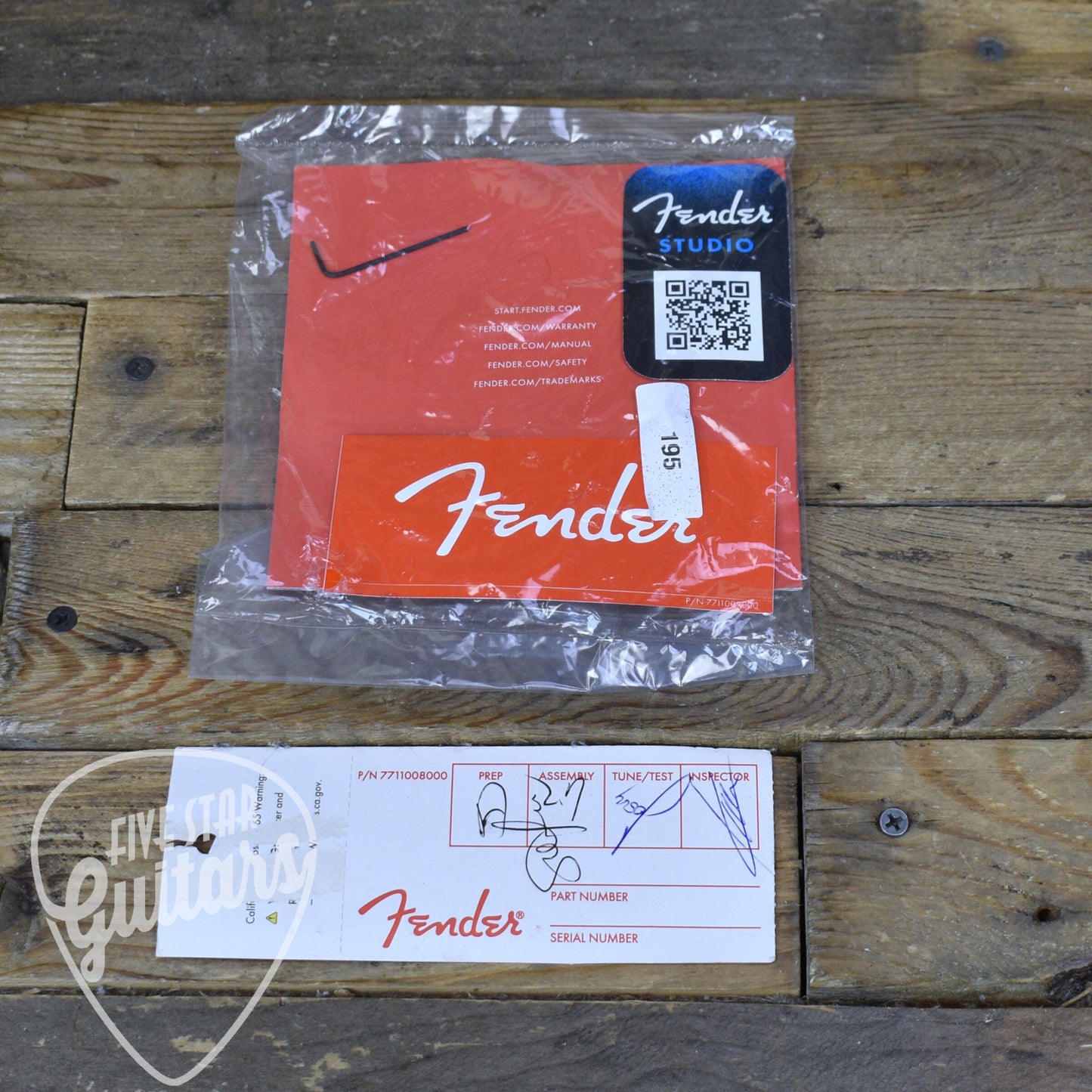 Fender Vintera III Late 60s Stratocaster - Olympic White with Gigbag