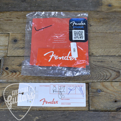 Fender Vintera III Late 60s Stratocaster - Olympic White with Gigbag