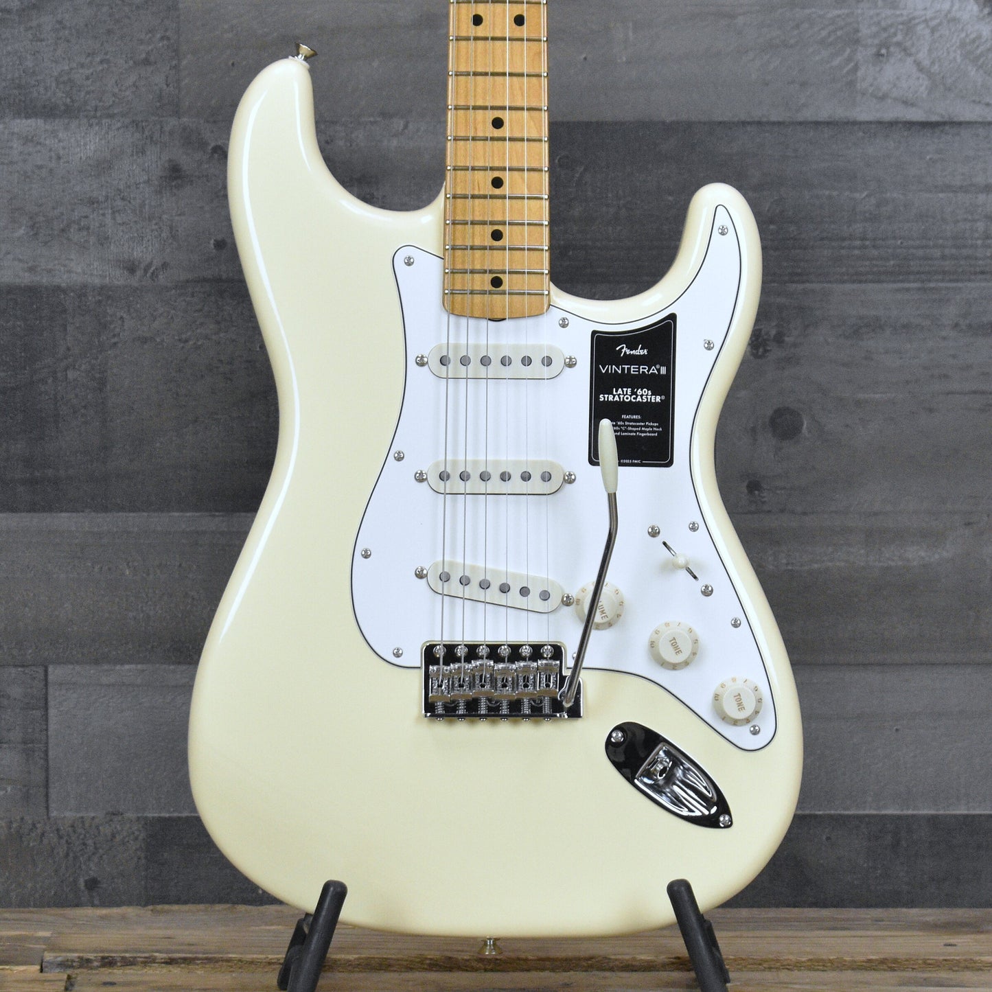 Fender Vintera III Late 60s Stratocaster - Olympic White with Gigbag