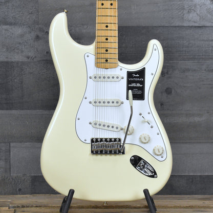 Fender Vintera III Late 60s Stratocaster - Olympic White with Gigbag
