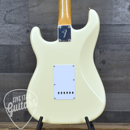 Fender Vintera III Late 60s Stratocaster - Olympic White with Gigbag