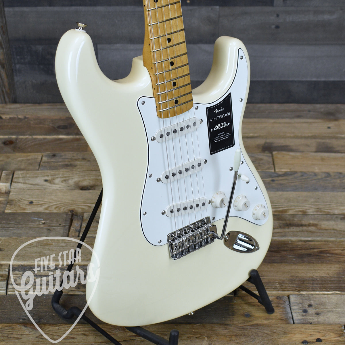 Fender Vintera III Late 60s Stratocaster - Olympic White with Gigbag