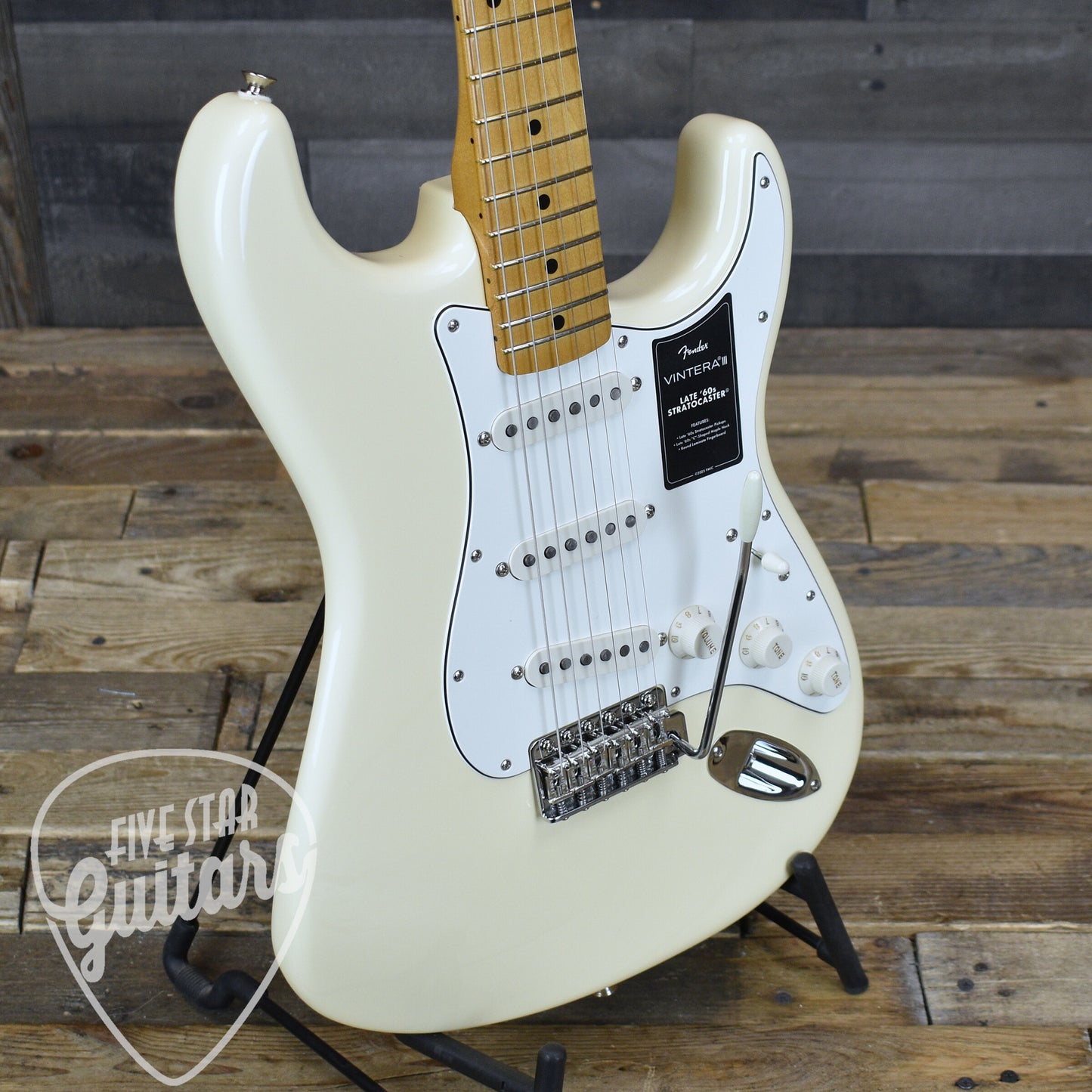 Fender Vintera III Late 60s Stratocaster - Olympic White with Gigbag