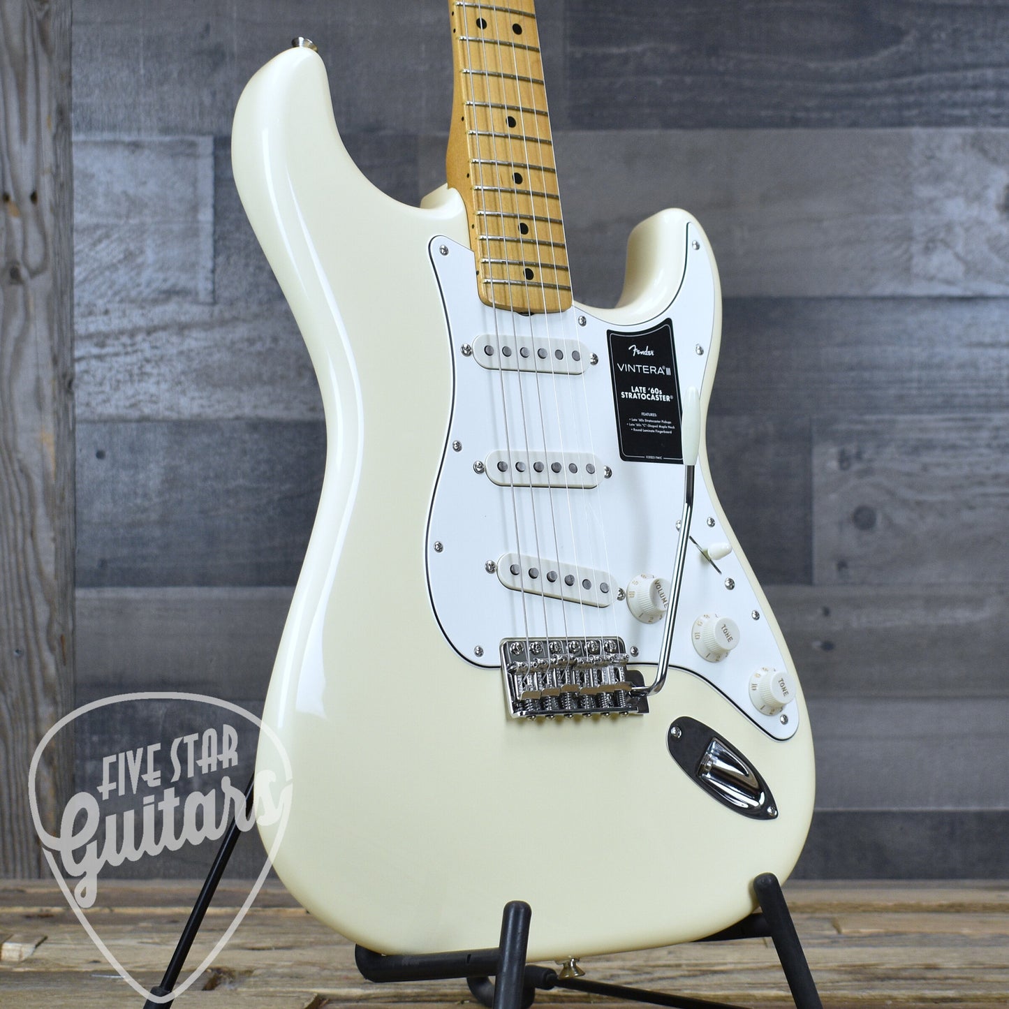 Fender Vintera III Late 60s Stratocaster - Olympic White with Gigbag