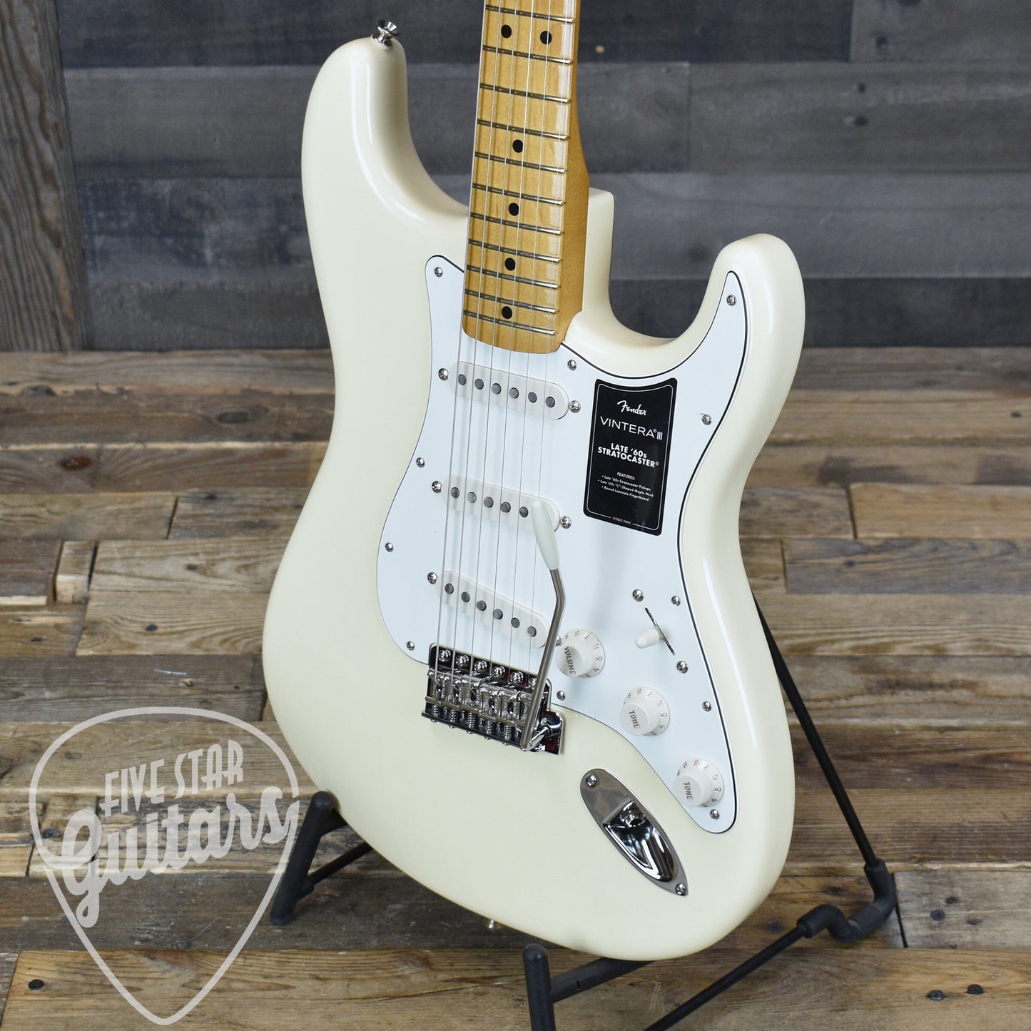 Fender Vintera III Late 60s Stratocaster - Olympic White with Gigbag