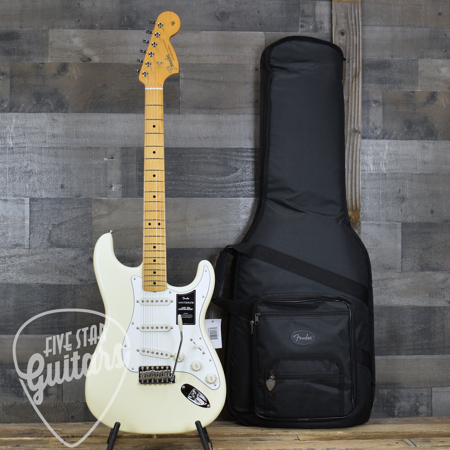 Fender Vintera III Late 60s Stratocaster - Olympic White with Gigbag