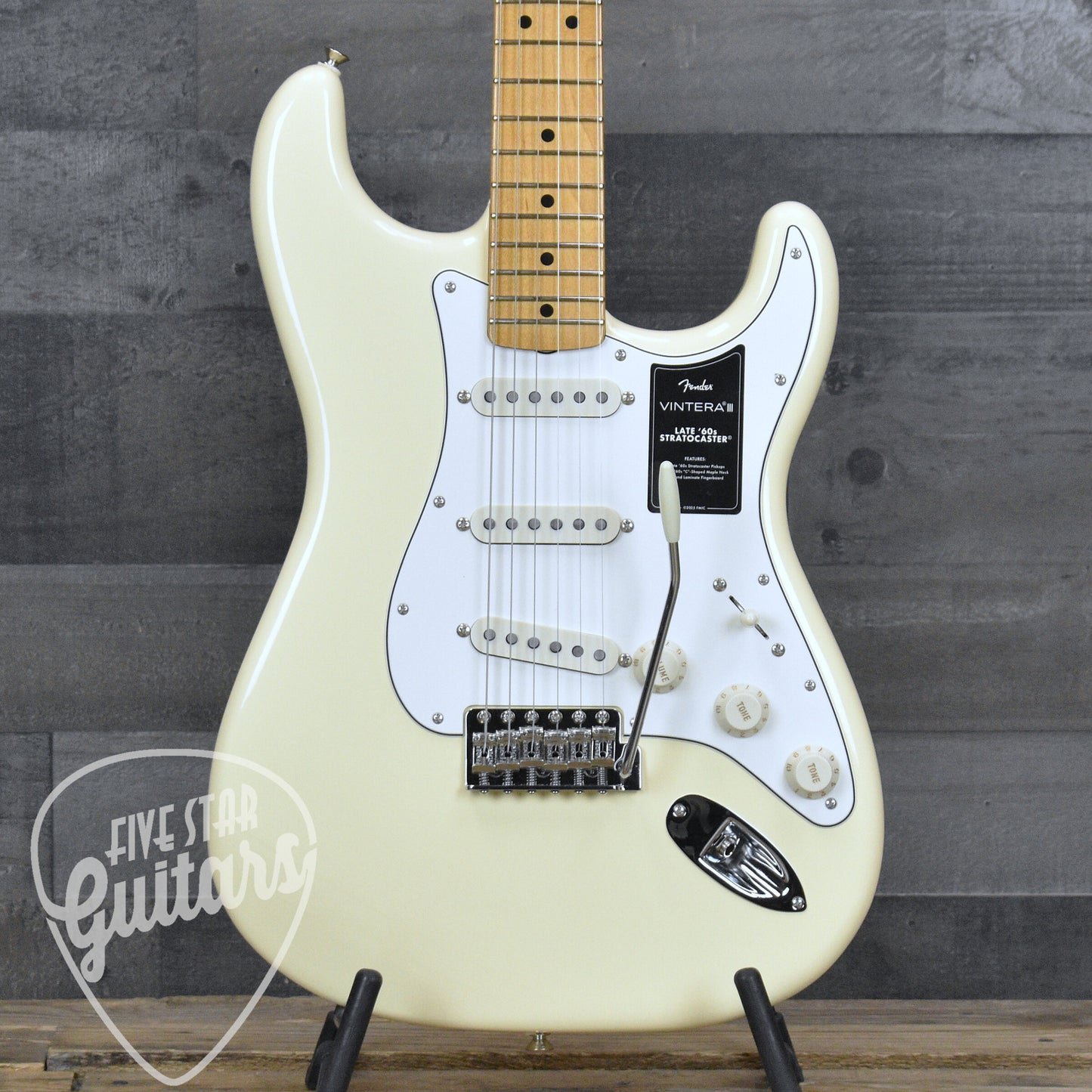 Fender Vintera III Late 60s Stratocaster - Olympic White with Gigbag