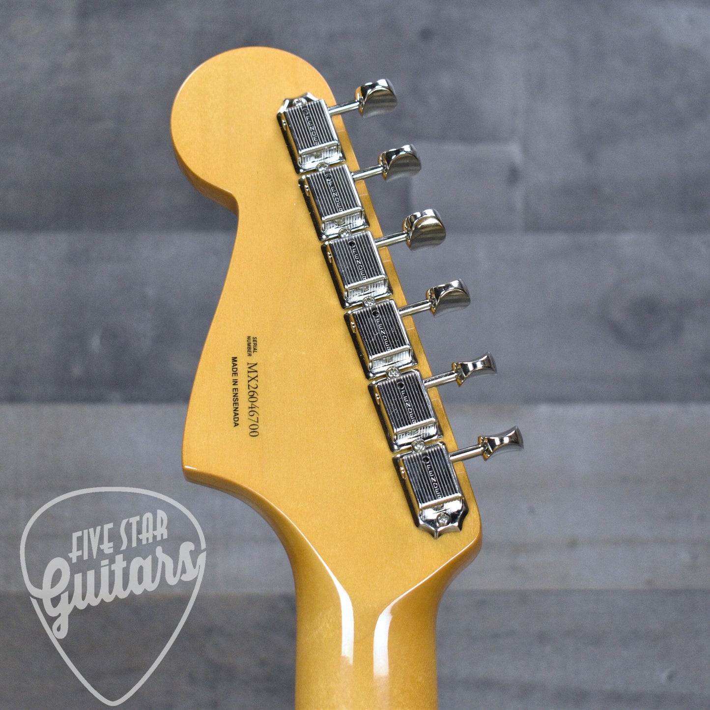 Fender Vintera III Mid 60s Jazzmaster - Candy Apple Red with Gigbag
