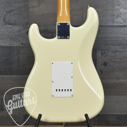 Fender Vintera II '60s Stratocaster Rosewood Fingerboard - Olympic White with Gigbag