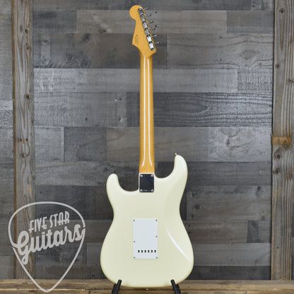 Fender Vintera II '60s Stratocaster Rosewood Fingerboard - Olympic White with Gigbag