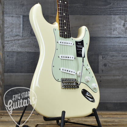 Fender Vintera II '60s Stratocaster Rosewood Fingerboard - Olympic White with Gigbag