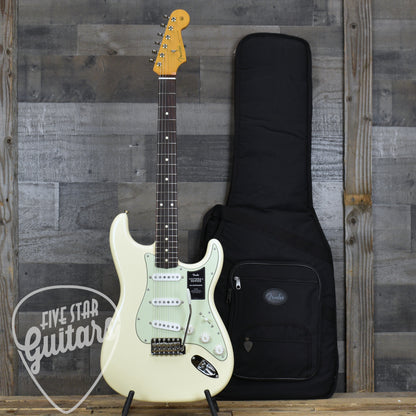 Fender Vintera II '60s Stratocaster Rosewood Fingerboard - Olympic White with Gigbag