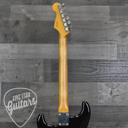 Fender Vintera II Road Worn '60s Stratocaster Maple Fingerboard - Black with Hardshell Case