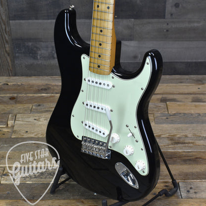 Fender Vintera II Road Worn '60s Stratocaster Maple Fingerboard - Black with Hardshell Case