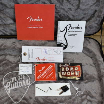 Fender Vintera II Road Worn '60s Stratocaster Maple Fingerboard - Black with Hardshell Case