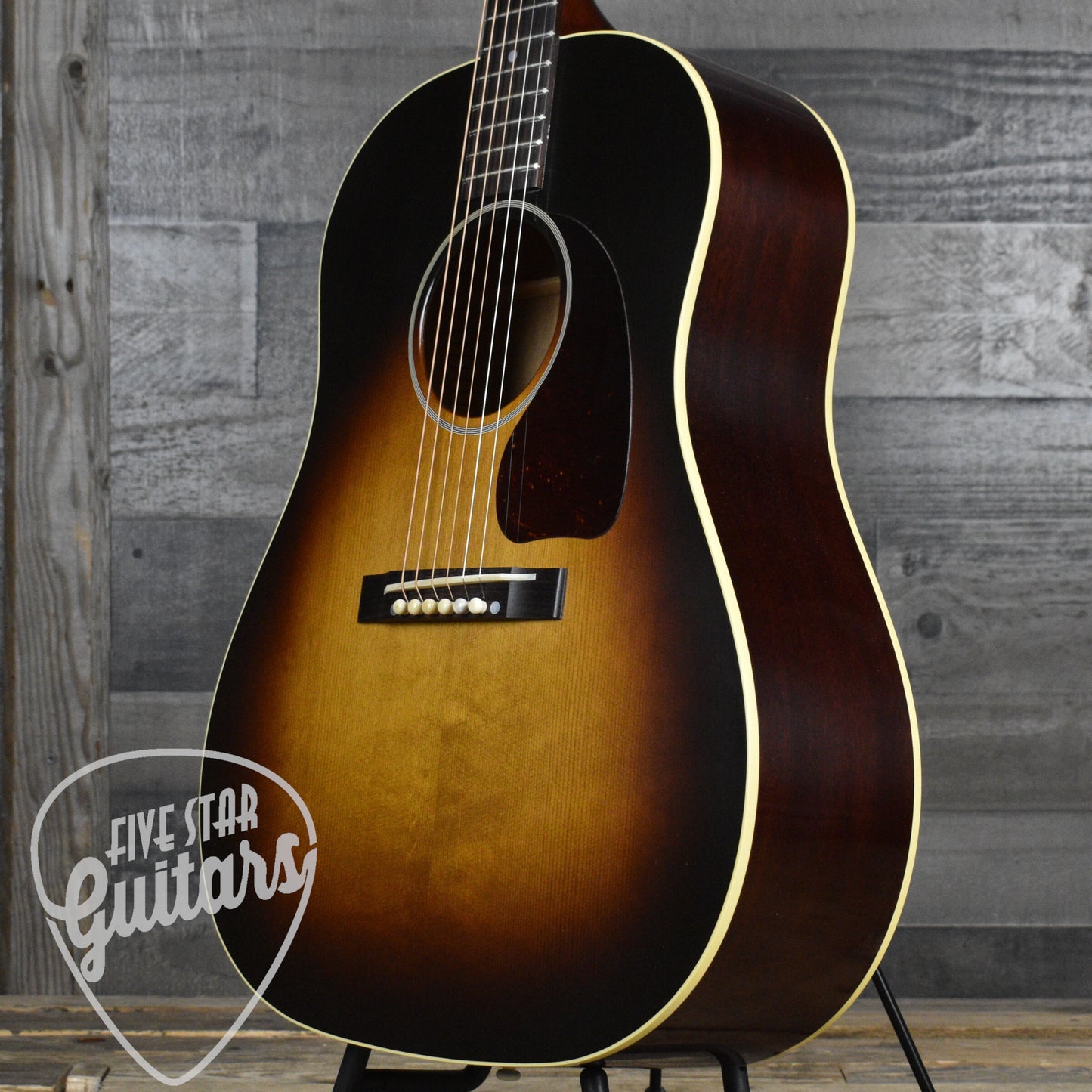 Gibson 1942 Banner J-45 -  Vintage Sunburst with Hard Shell Case