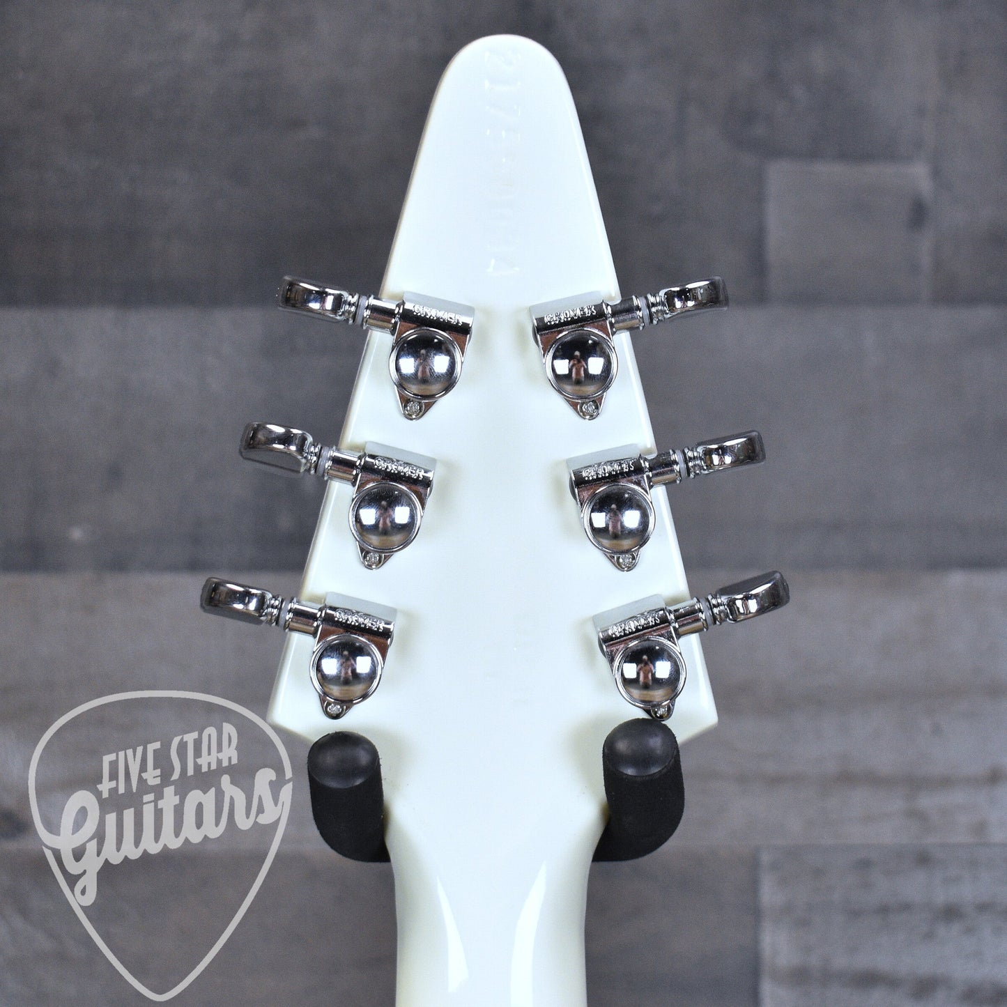 Gibson 70's Flying V - Classic White with Hard Shell Case