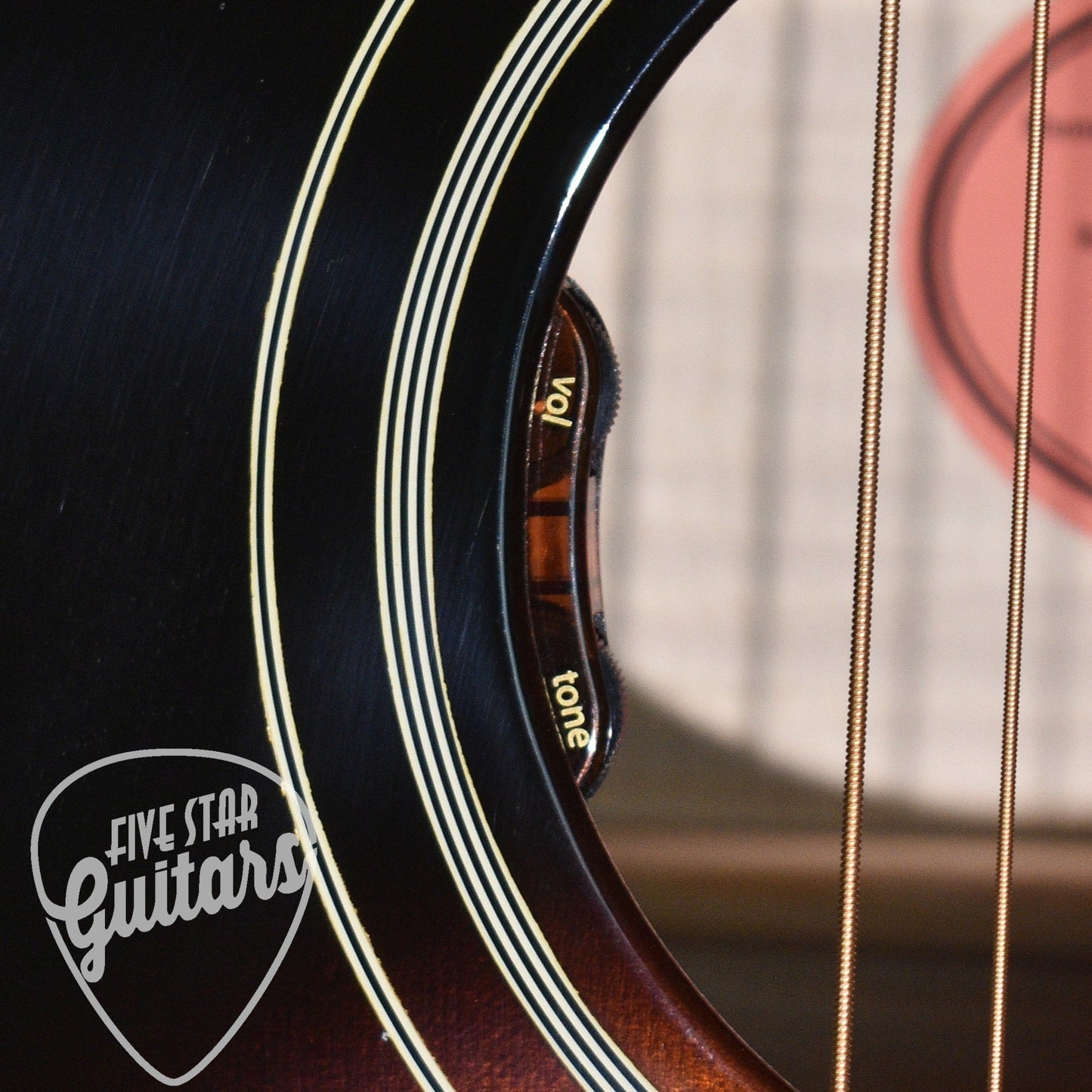 Gibson SJ-200 Original - Vintage Sunburst with Hard Shell Case