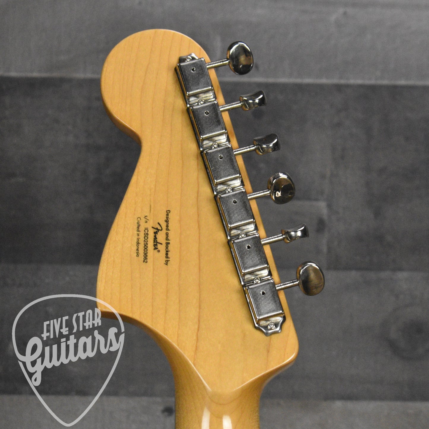 Limited Edition Squier Classic Vibe Bass VI Maple Fingerboard Black Pickguard Matching Headstock - Black