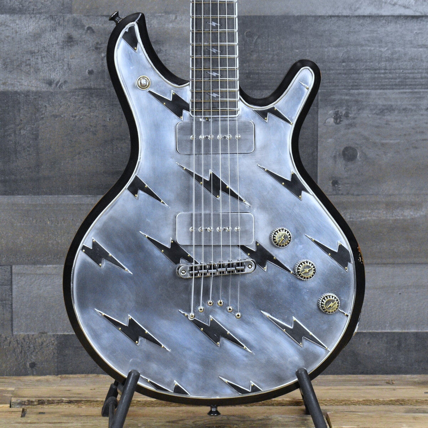 McSwain Guitars "Silver Bolt" - with Hardshell Case