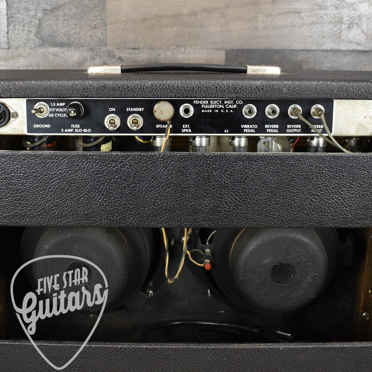 Pre-Owned 1965 Fender Vibrolux Reverb Model AA864 with Flightcase - LOCAL PICKUP ONLY