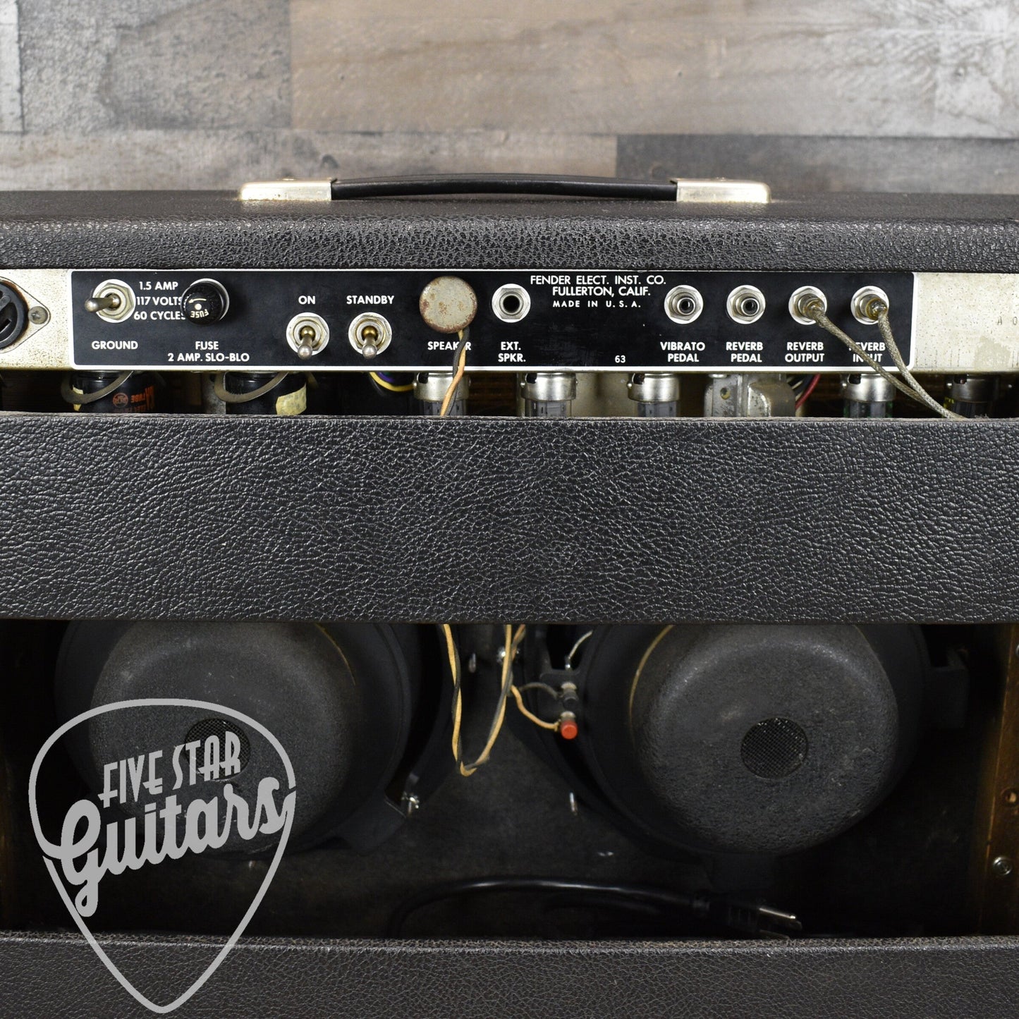 Pre-Owned 1965 Fender Vibrolux Reverb Model AA864 with Flightcase - LOCAL PICKUP ONLY