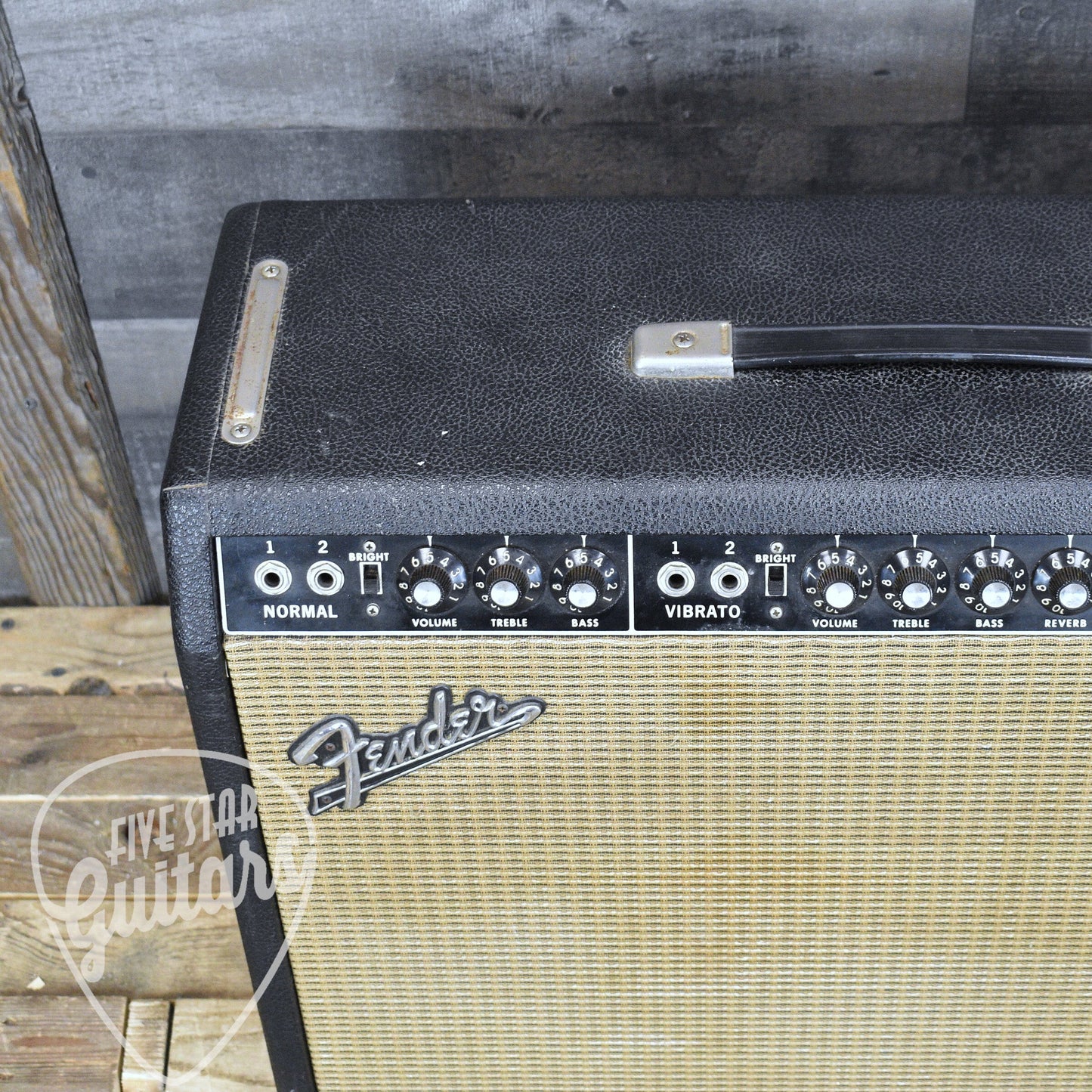 Pre-Owned 1965 Fender Vibrolux Reverb Model AA864 with Flightcase - LOCAL PICKUP ONLY