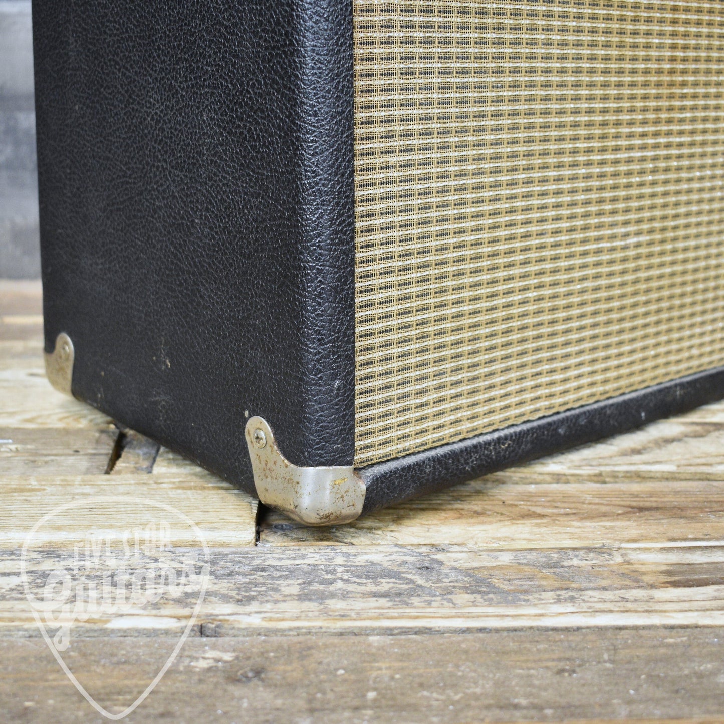 Pre-Owned 1965 Fender Vibrolux Reverb Model AA864 with Flightcase - LOCAL PICKUP ONLY