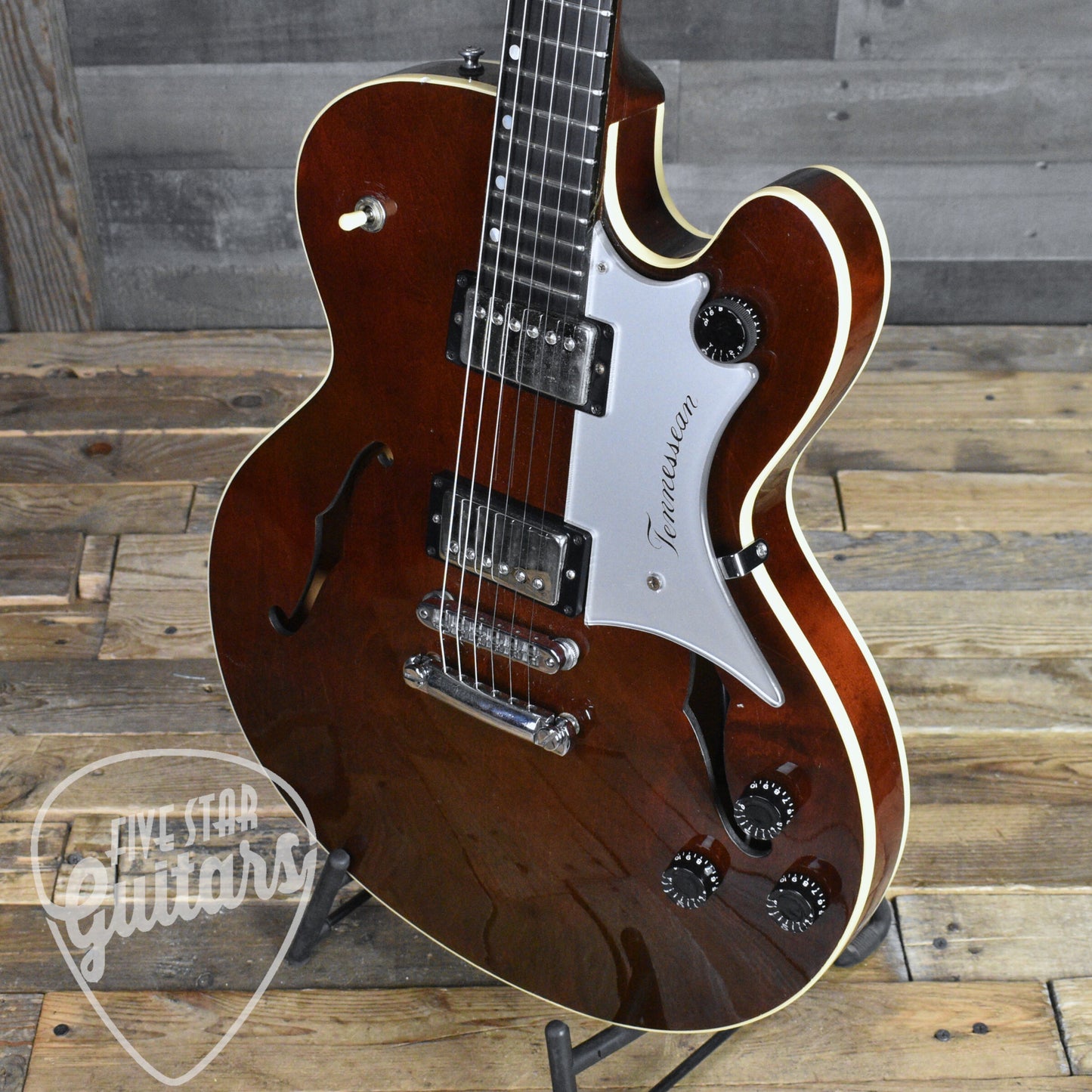 Pre-Owned 1990 Gibson Chet Atkins Tennessean - Walnut