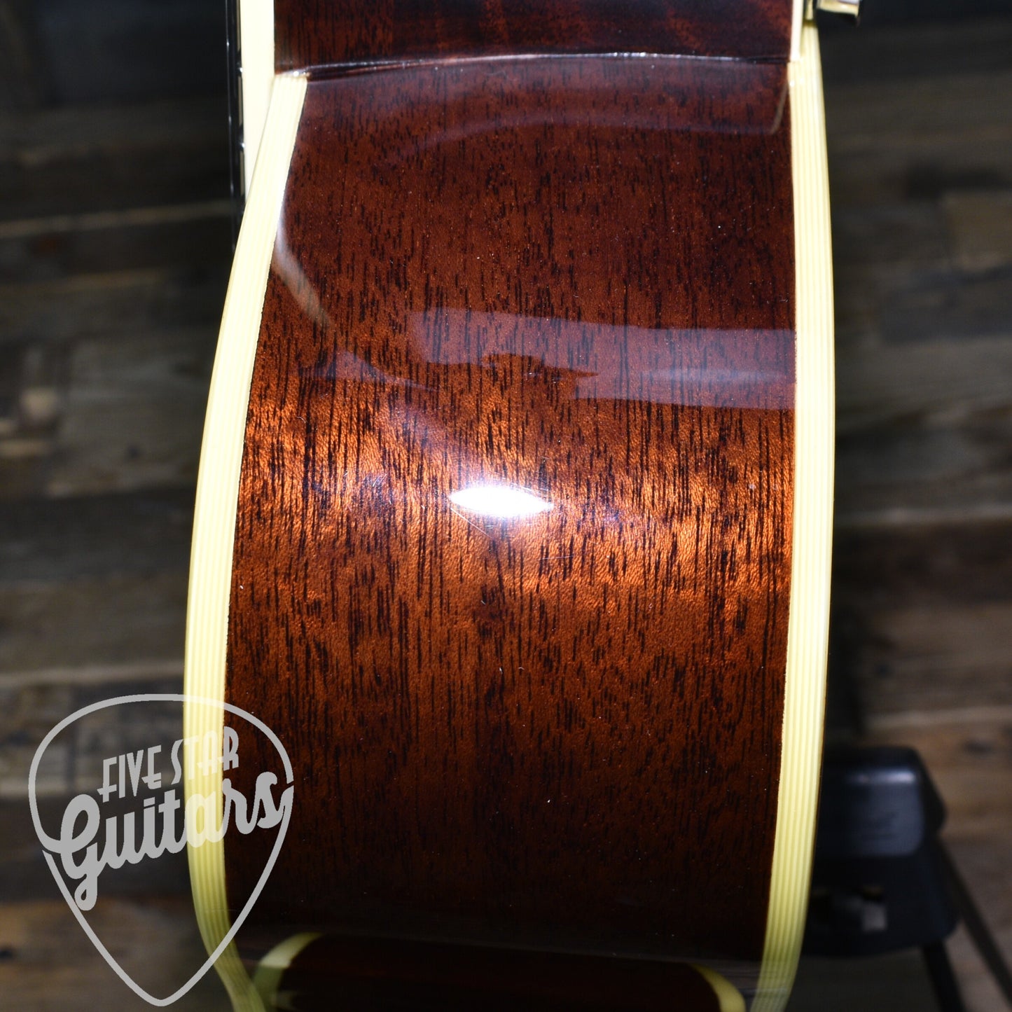 Pre-Owned Alvarez MF610EOM with Hard Shell Case