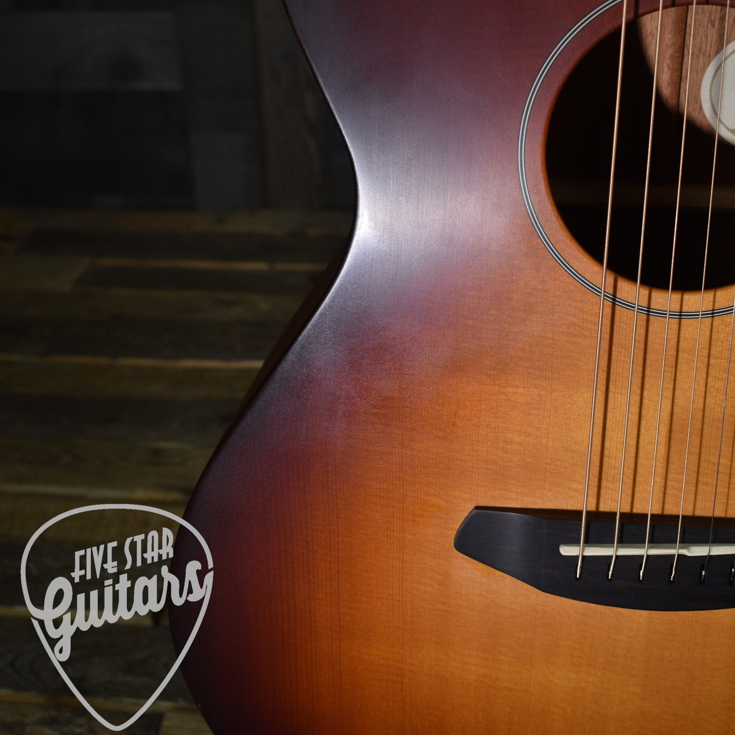 Pre-Owned Breedlove Moonlight Concert - Sunburst with Hardshell Case