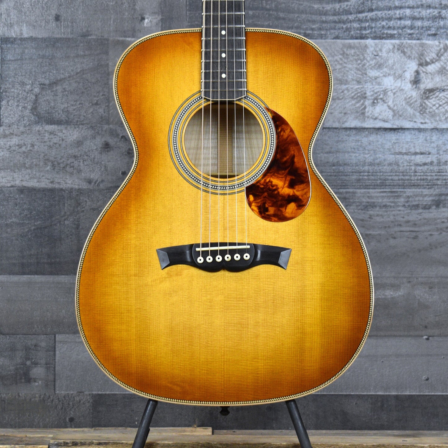 Pre-Owned Brian Bishop OM - Sunburst with Hardshell Case