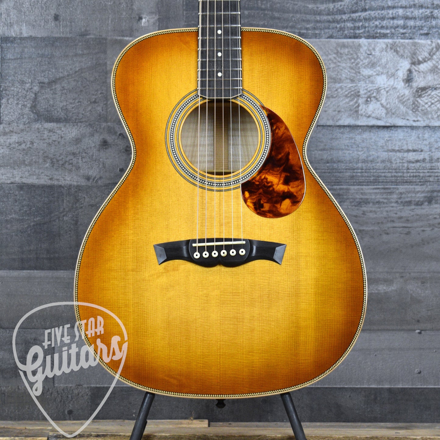 Pre-Owned Brian Bishop OM - Sunburst with Hardshell Case