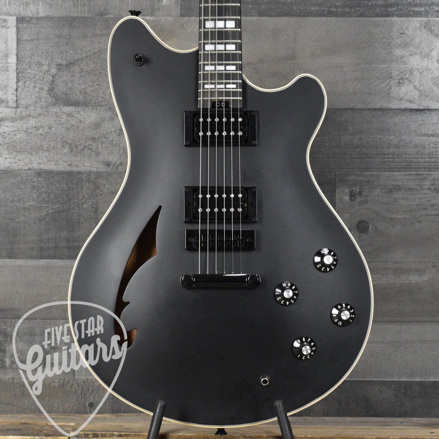Pre-Owned EVH SA126 Special - Stealth Black With Hard Shell Case