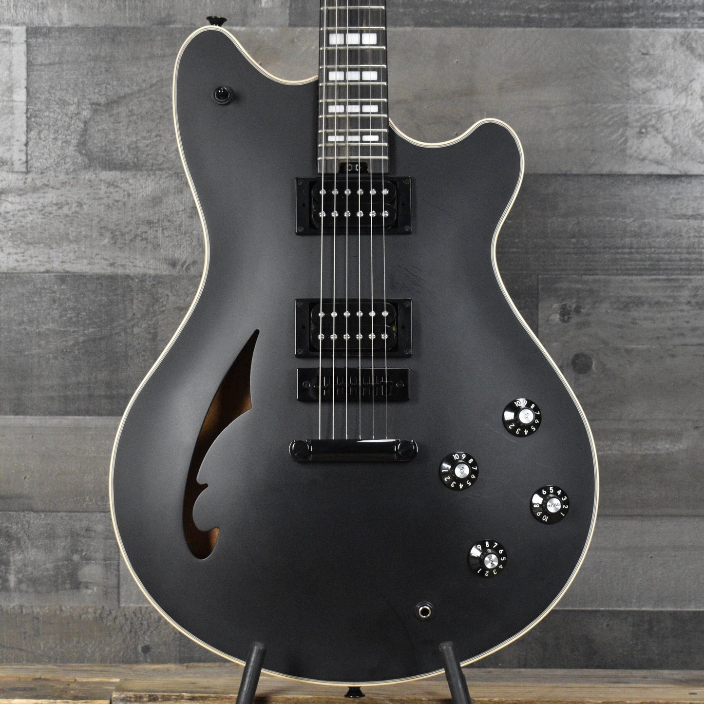 Pre-Owned EVH SA126 Special - Stealth Black With Hard Shell Case