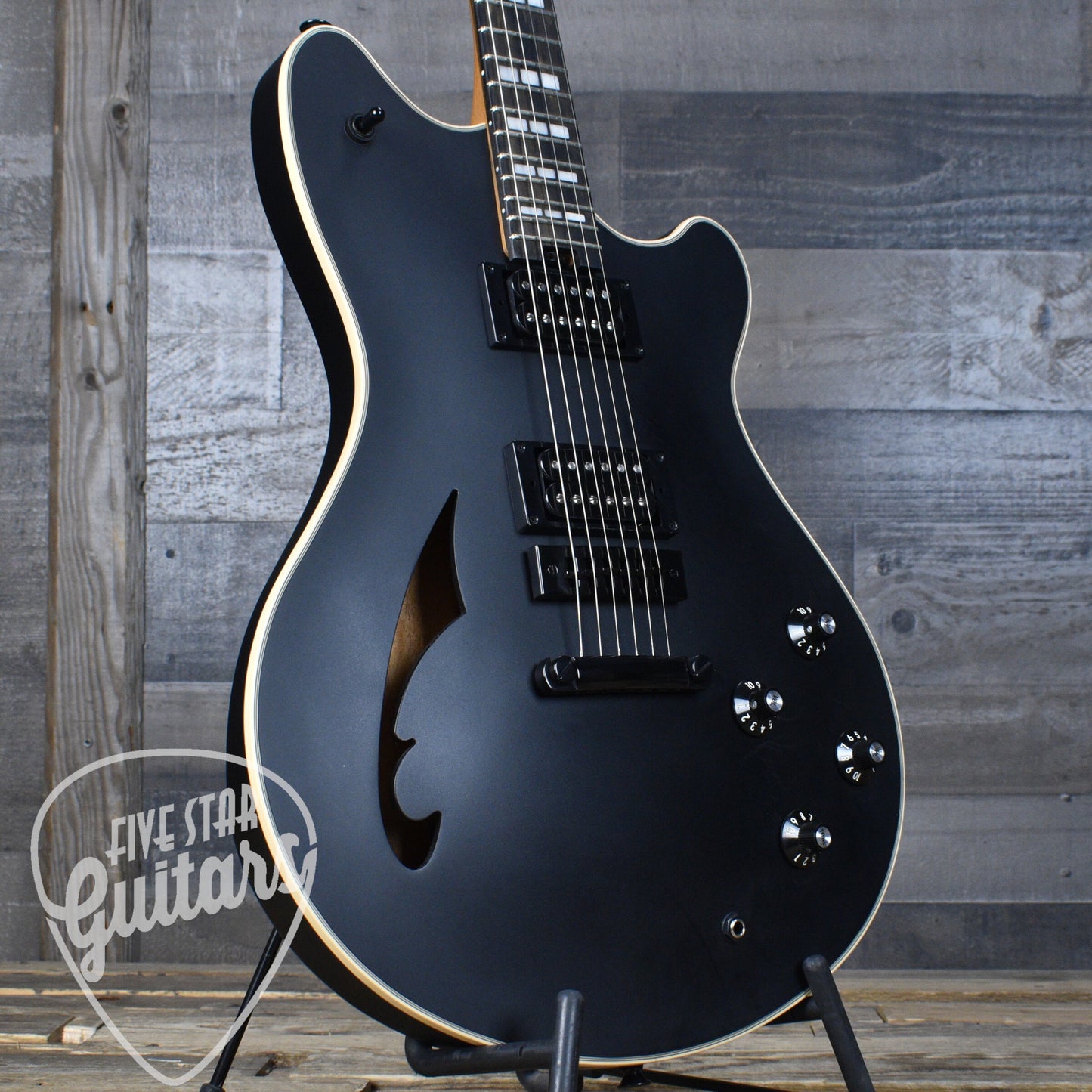 Pre-Owned EVH SA126 Special - Stealth Black With Hard Shell Case