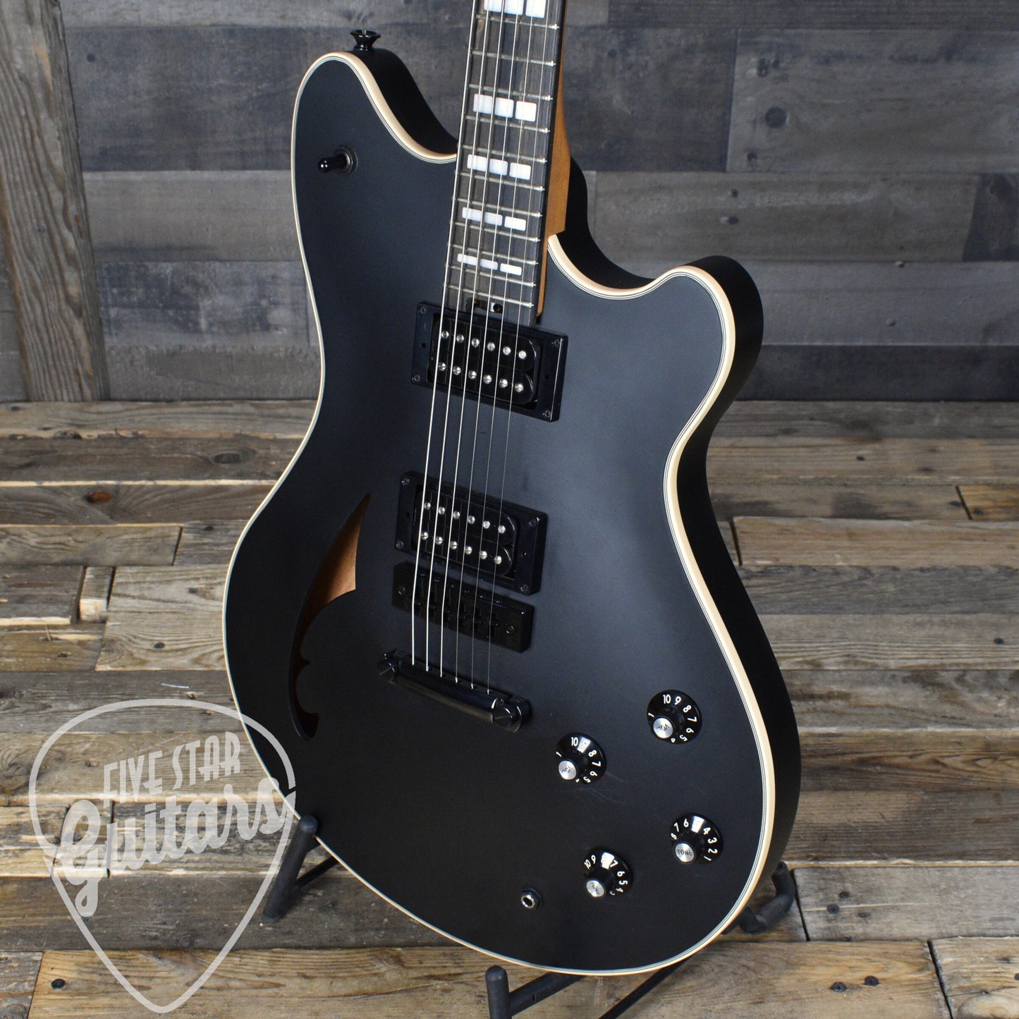 Pre-Owned EVH SA126 Special - Stealth Black With Hard Shell Case