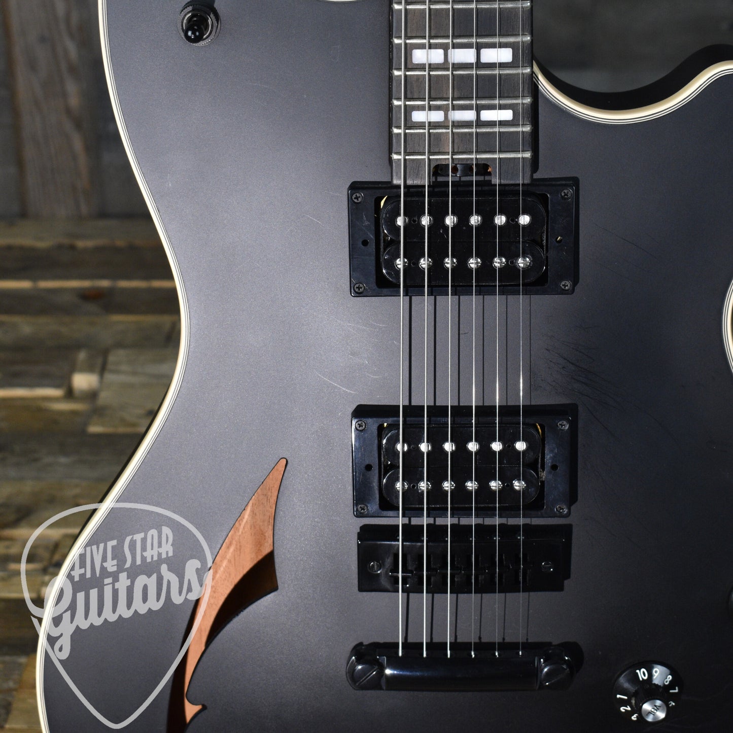 Pre-Owned EVH SA126 Special - Stealth Black With Hard Shell Case