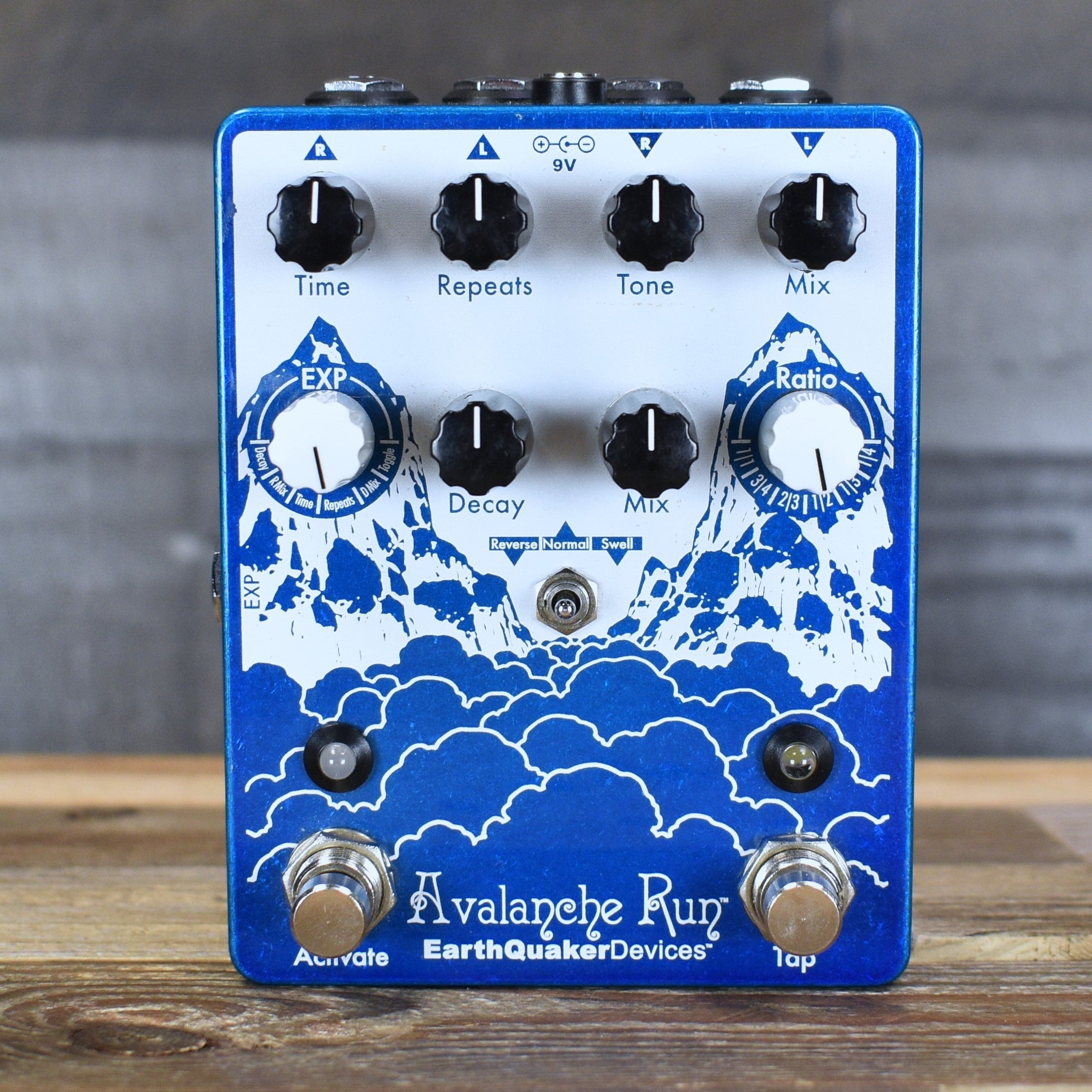 Pre-Owned Earthquaker Devices Avalanche Run – Five Star Guitars