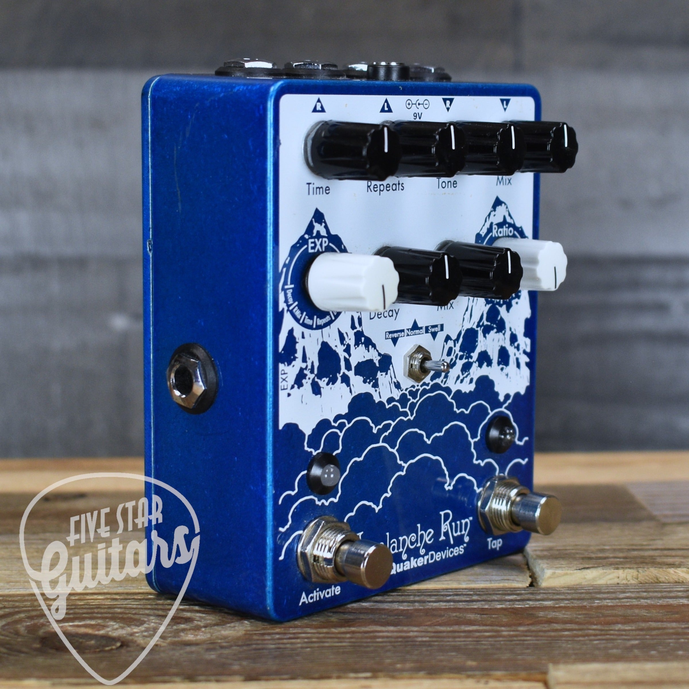 Pre-Owned Earthquaker Devices Avalanche Run – Five Star Guitars