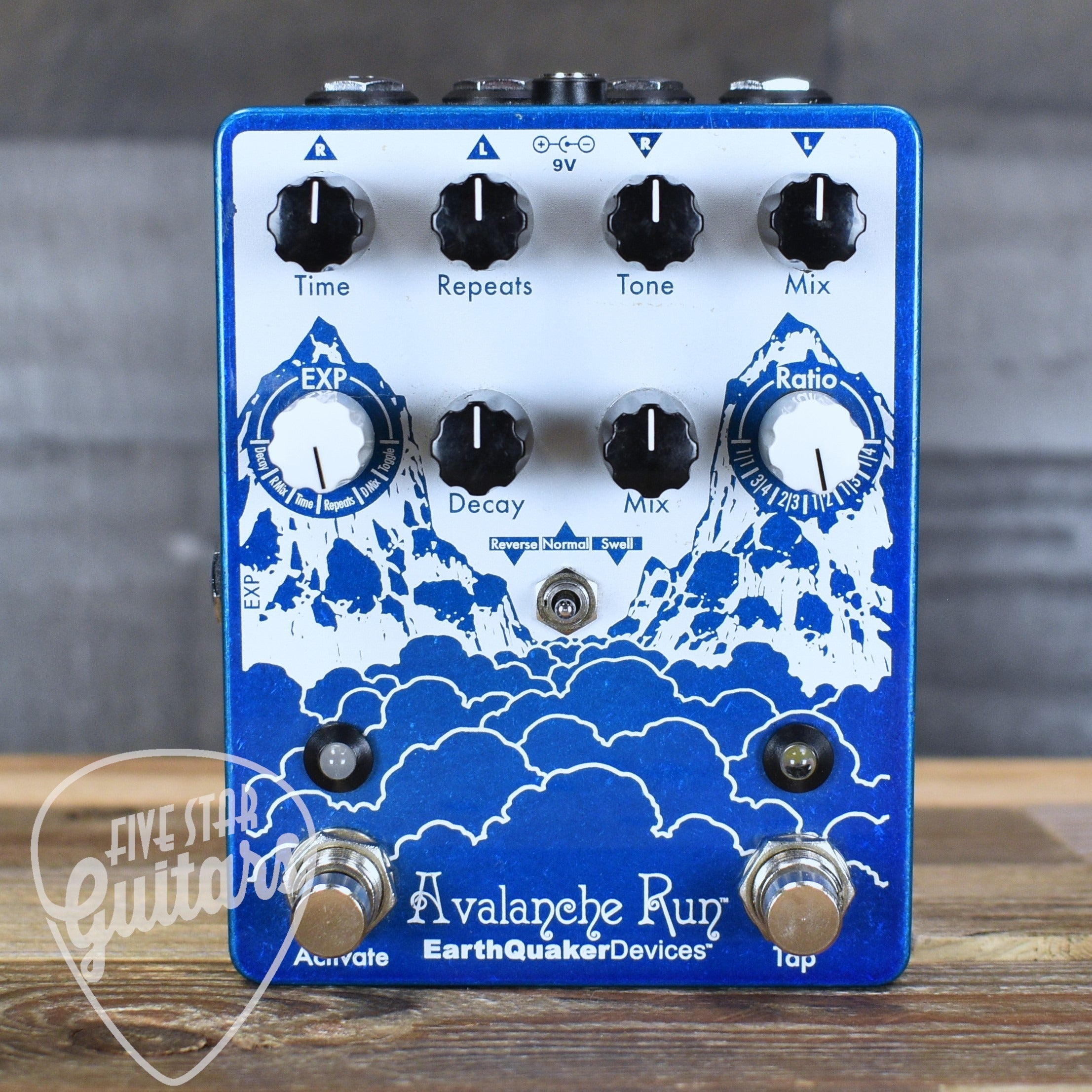 Pre-Owned Earthquaker Devices Avalanche Run – Five Star Guitars