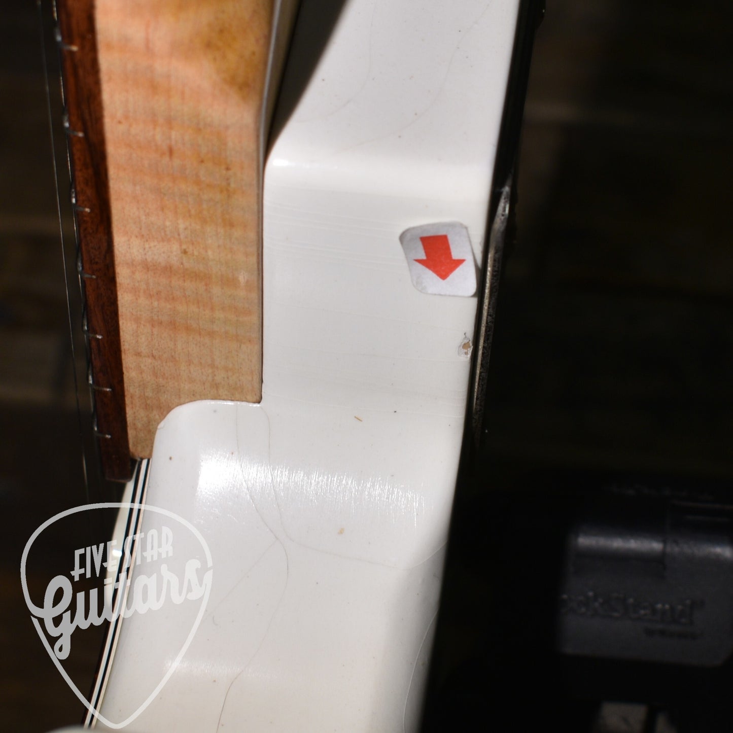 Pre-Owned Echopark Echocaster R '60 - White with Original Hard Shell Case