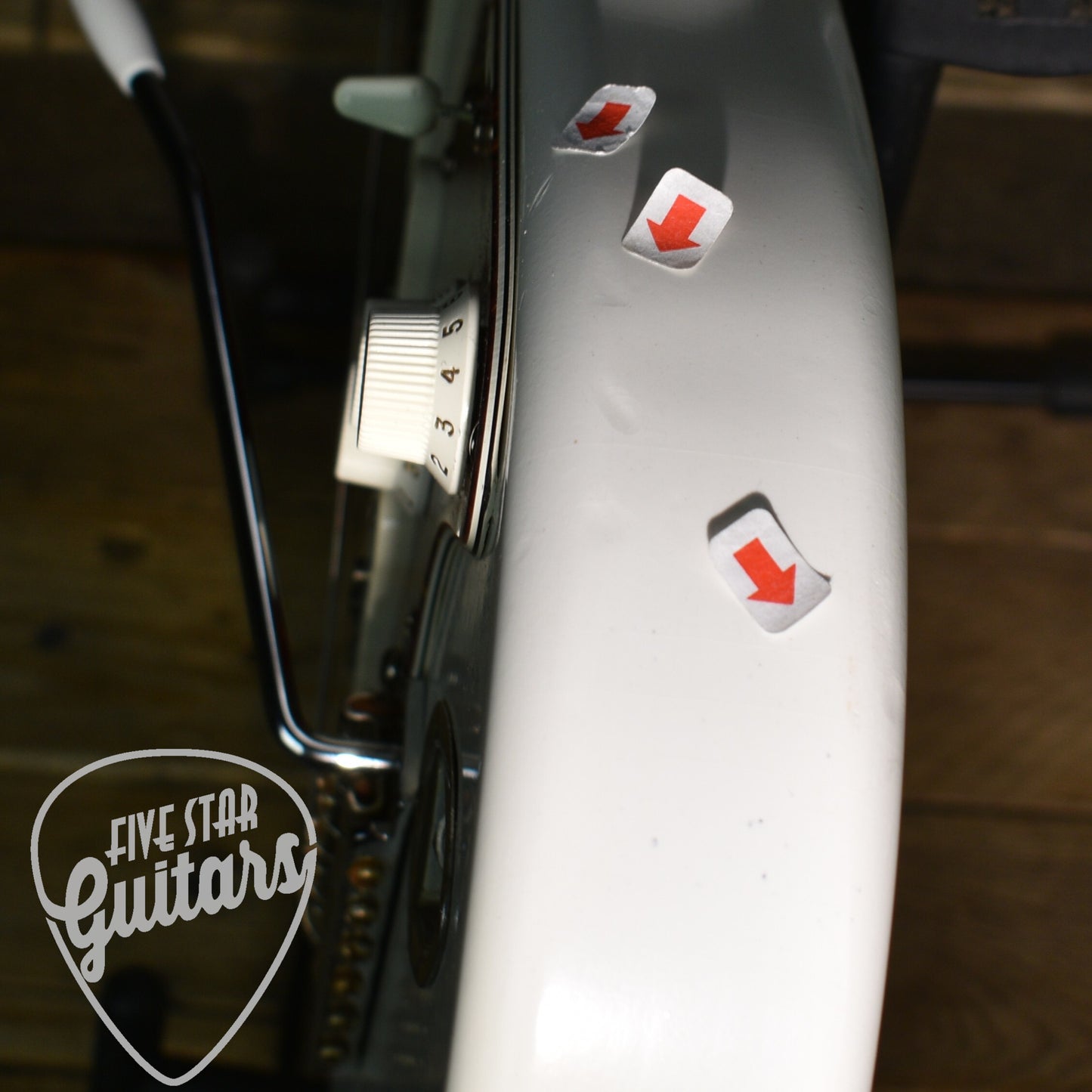 Pre-Owned Echopark Echocaster R '60 - White with Original Hard Shell Case