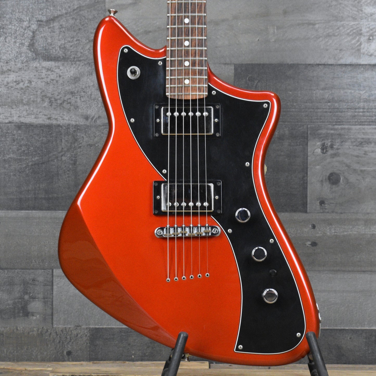 Pre-Owned Fender Alternate Reality Meteora - Candy Apple Red with Hardshell Case