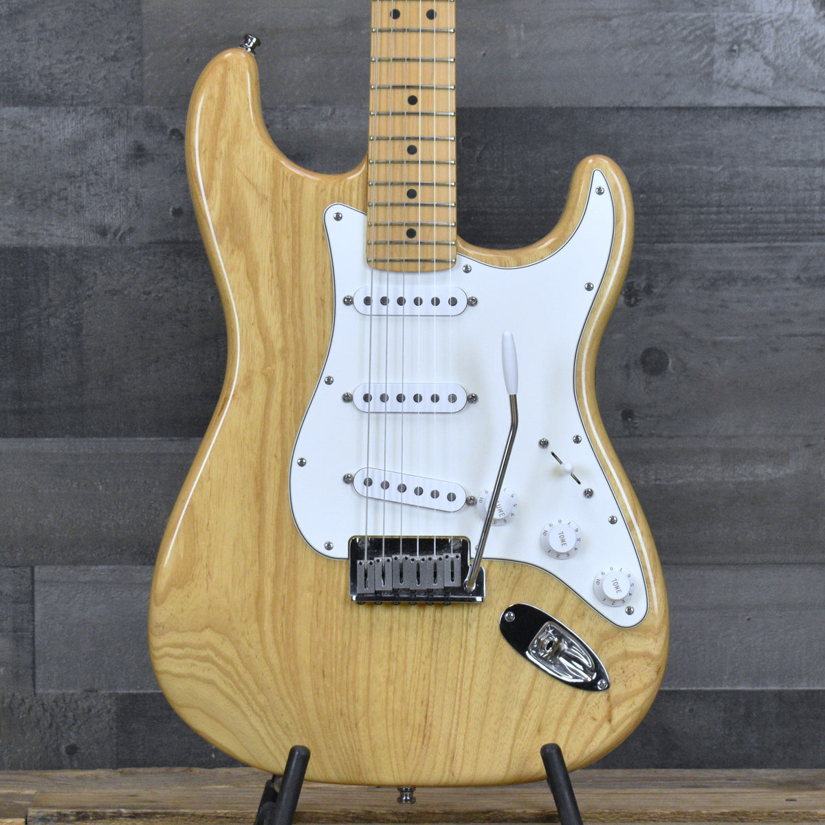 Pre-Owned Fender American Standard Stratocaster - Natural with Hard Shell Case