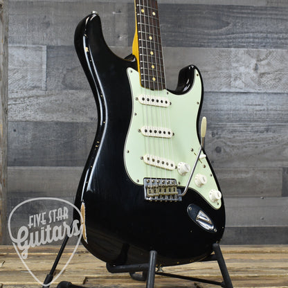 Pre-Owned Fender Custom Shop 1960 Stratocaster - Black with Hardshell Case