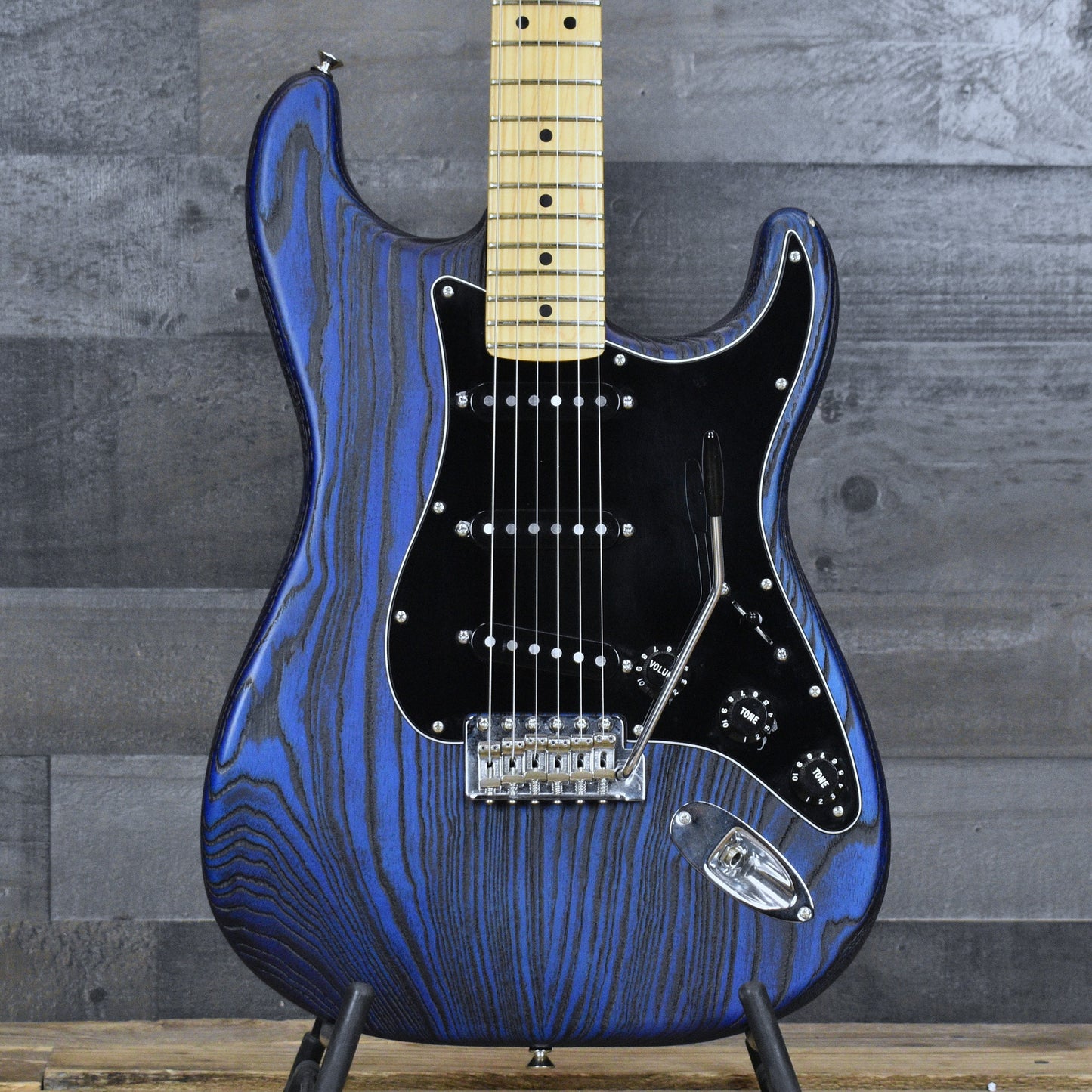 Pre-Owned Fender Limited Edition Sandblasted Stratocaster - Sapphire Blue Transparent with Gigbag