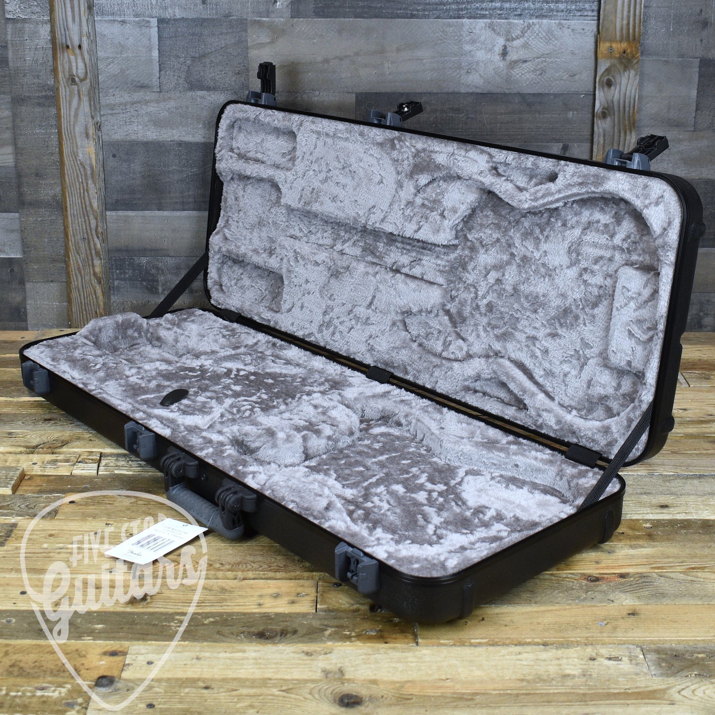 Pre-Owned Fender Deluxe Molded TSA Case